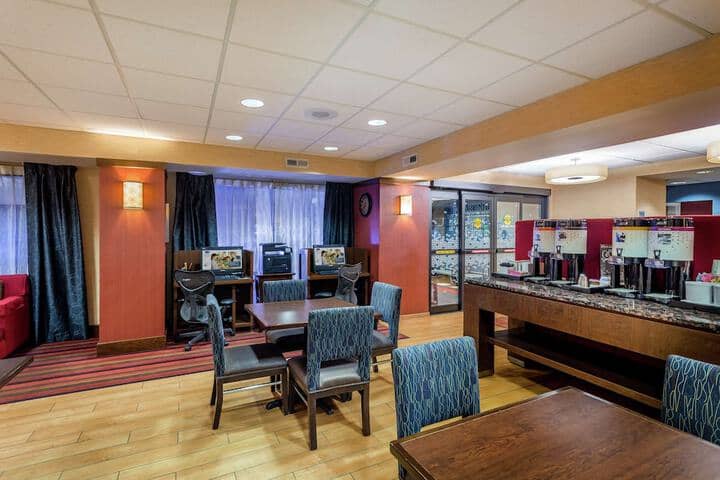Business Center 23 of 25