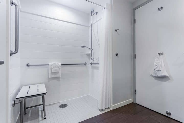 Room 17 of 25